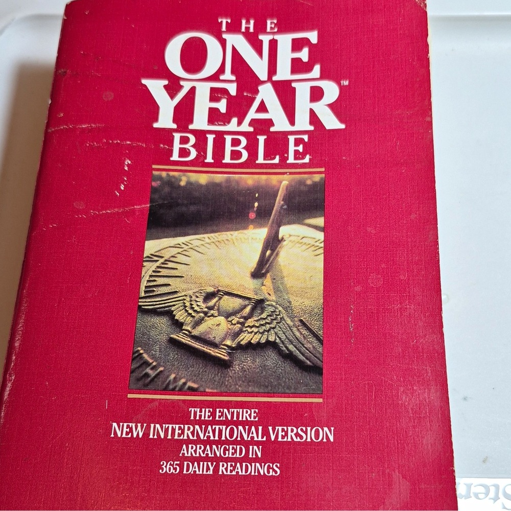 Lot of 2 books The One Year Bible 1988 Tyndale House & prayer promise 4 mothers